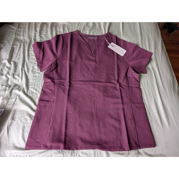 Mandala Women's Curved V-Neck Top and 9 Pocket Joggers Merlot  - Size L - Picture 1 of 10